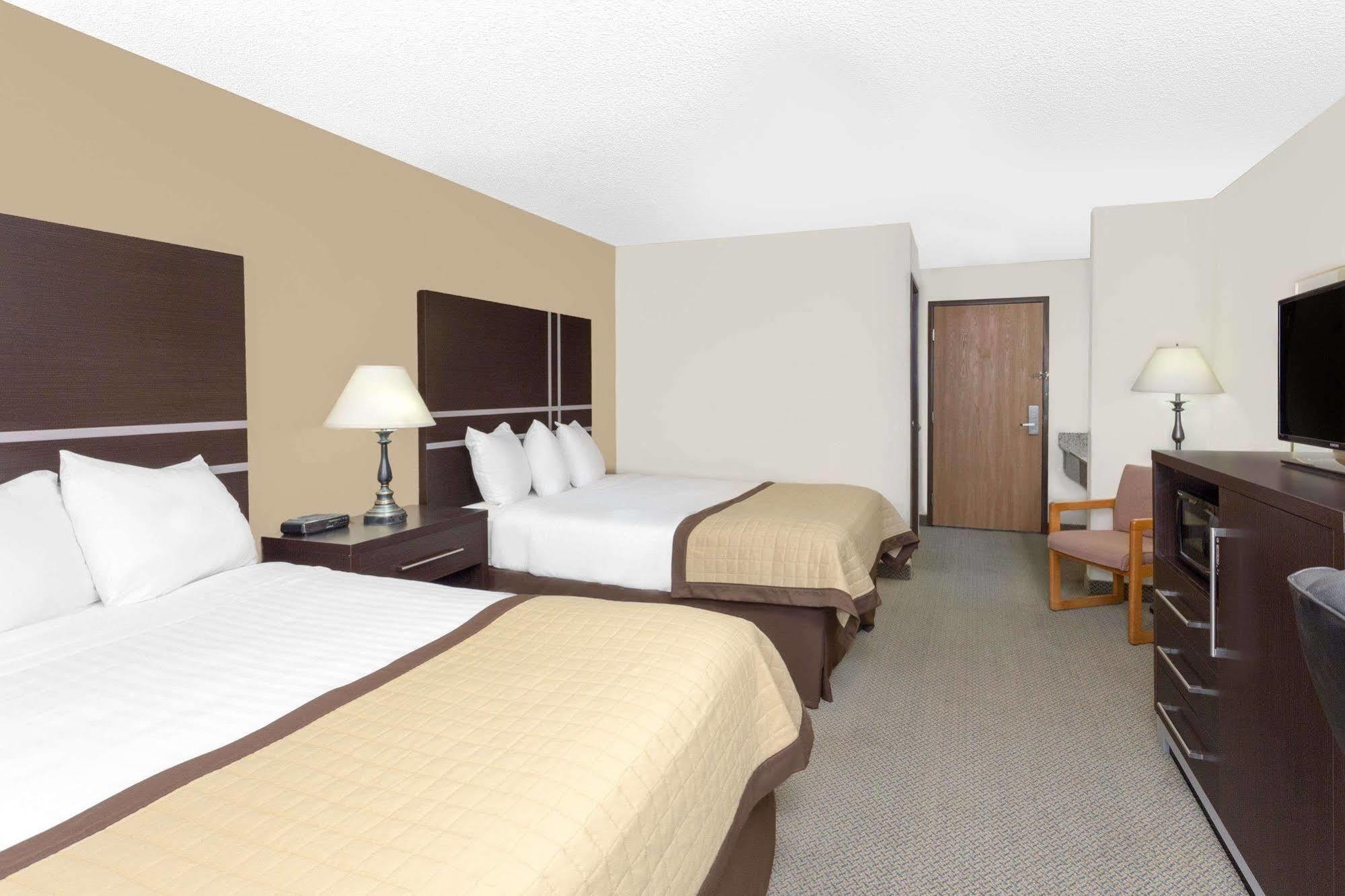 Baymont By Wyndham Green Bay Exterior foto